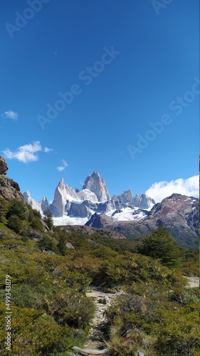 El monte Fitz Roy o cerro Chaltén, es una montaña de 3405 m s. n. m. ubicada al oriente del campo de hielo Patagónico Sur dentro de Chile, ​​​​​​​​​​ en la Patagonia, cerca de la villa de El Chaltén. photo