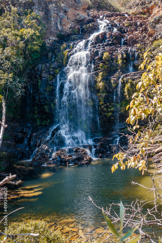 As belas quedas d   gua em lindas cachoeiras pelo interior de Minas Gerais e bela forma    o de um lago