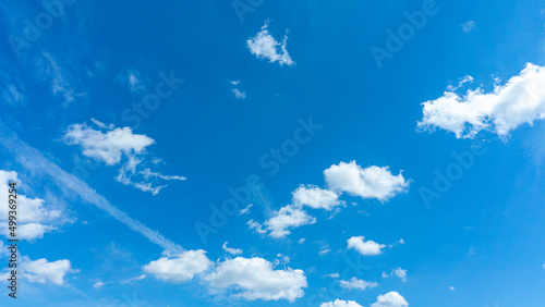 Refreshing blue sky and cloud background material_41