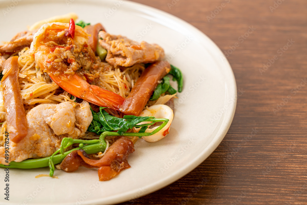 Stir-fried rice vermicelli and water mimosa with mix meat Stir-fried rice vermicelli and water mimosa with mix meat