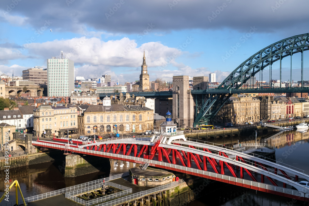 Obraz premium Newcastle UK: 1st Feb 2021: Newcastle Quayside on sunny winter day, view from high level