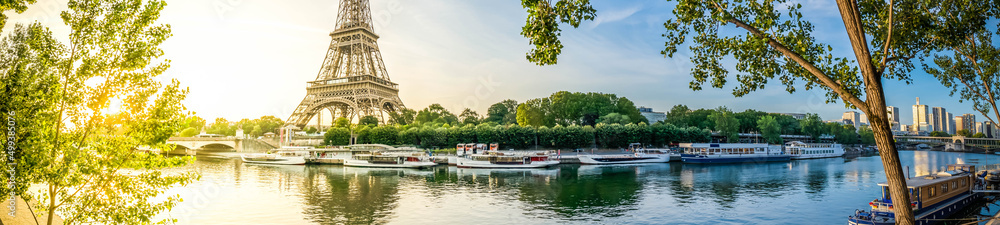 eiffel tour over Seine river