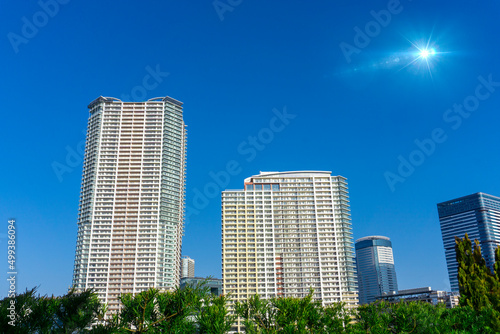 高層タワーマンションの外観の風景_21 © koni film