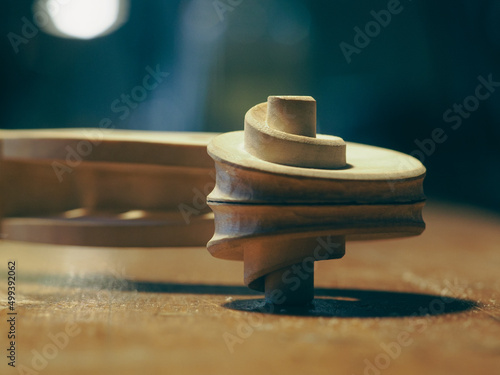 Fotografie luthier working with a classic violin scroll - violinmaking art concept