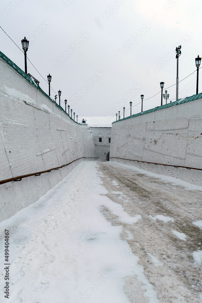 Obraz premium snow covered road