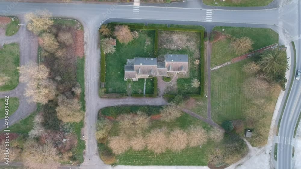 Prise de vue de drone au dessus d'habitations