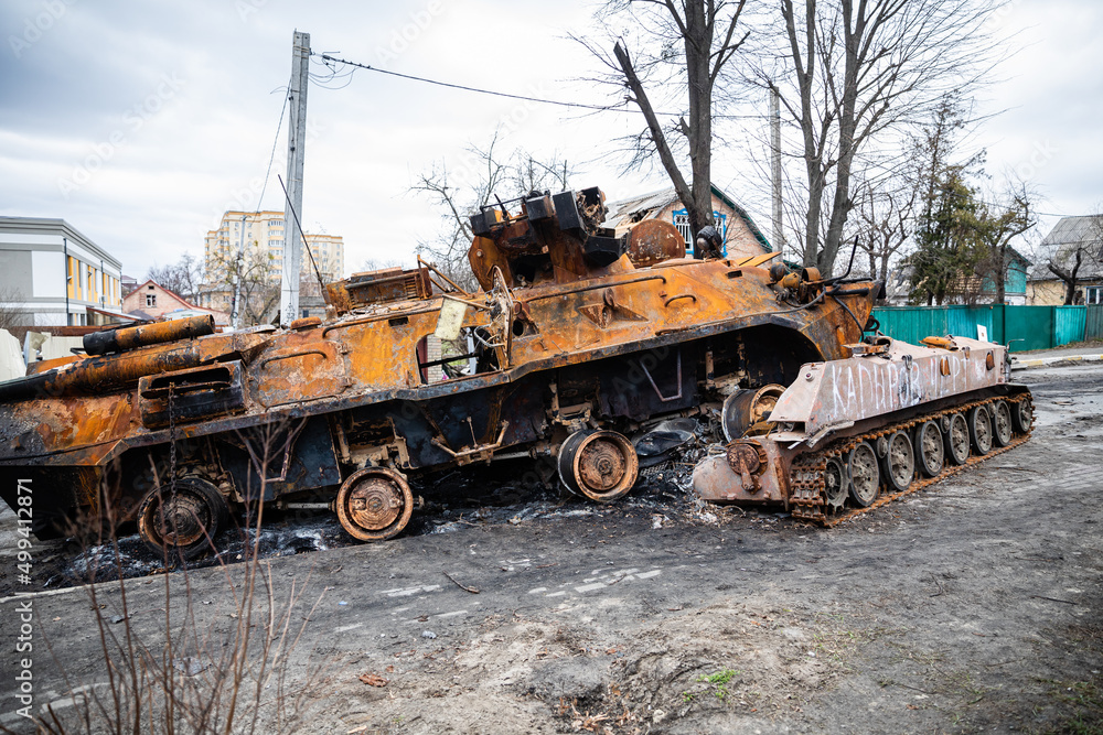 Panzerwracks im Kriegsgebiet in der Ukraine