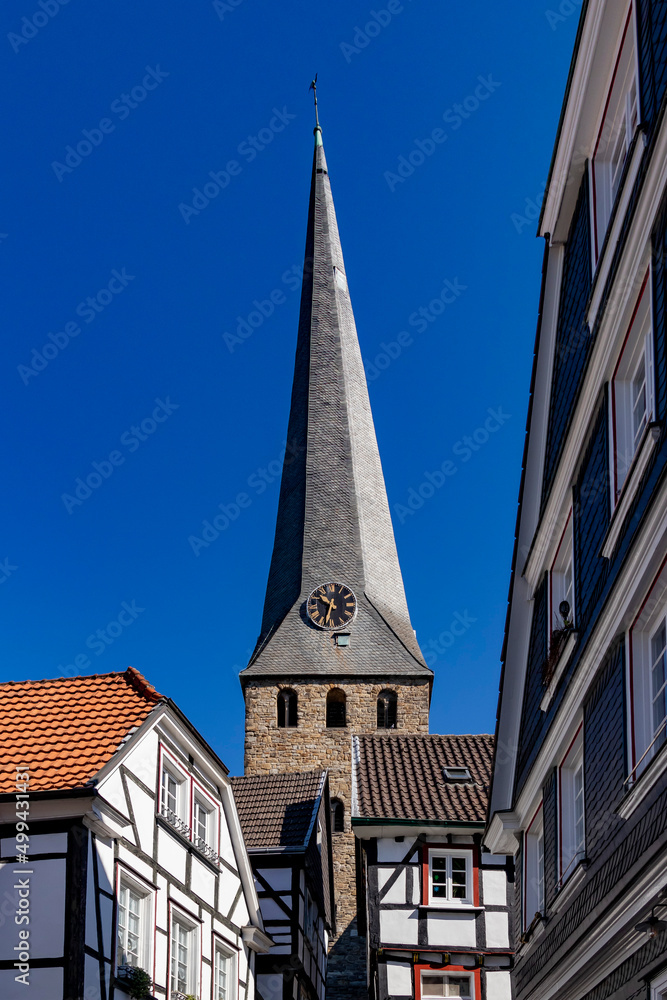 Fachwerkhäuser und Kirche in Hattingen / Deutschland Fachwerkhäuser und Kirche in Hattingen / Deutschland