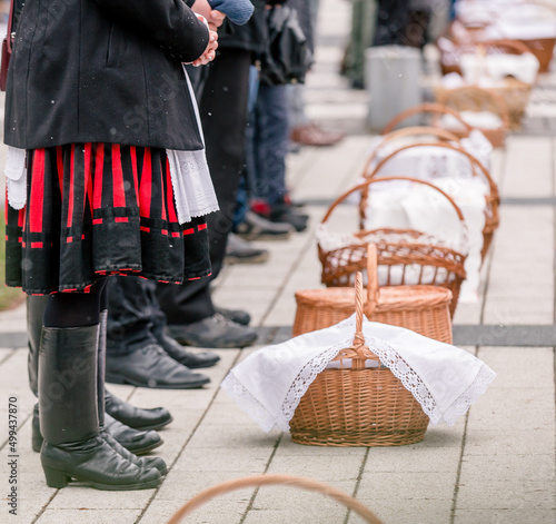 Canvas Print people with food basket waiting for easter blessing