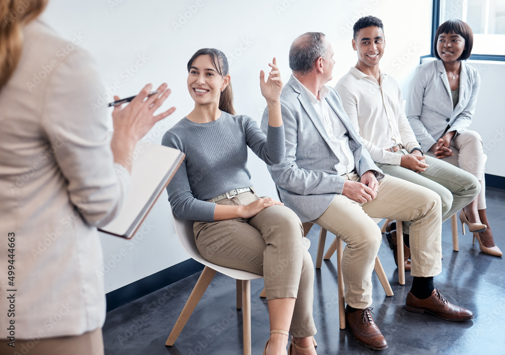 Obraz premium Please raise your hand when you hear your name. Shot of a group of new employees having a discussion with the recruiter at an office.