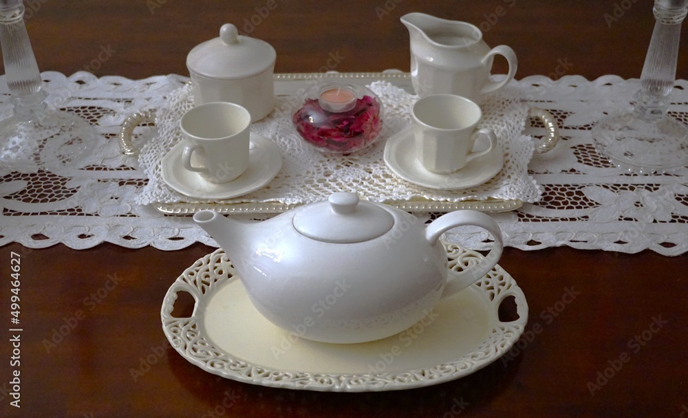 Fototapeta premium kettle, table, white cloth