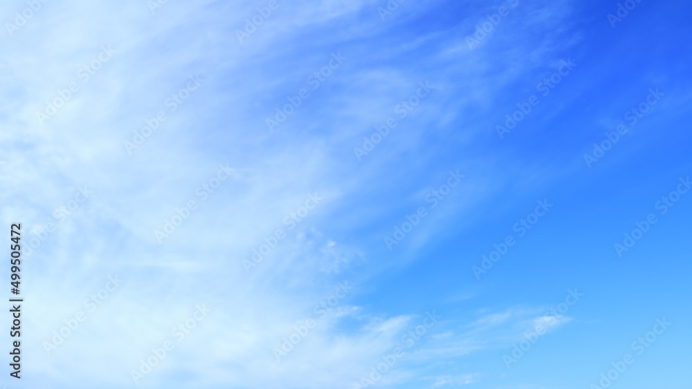 空 青空に流れる優しい薄雲 空 青空に流れる優しい薄雲