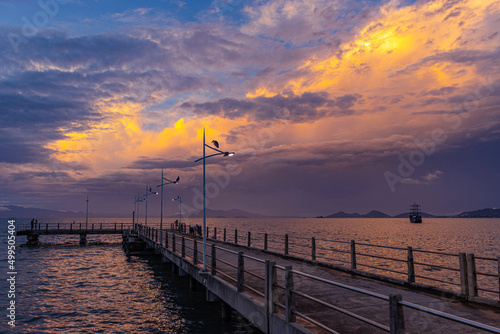 sunset at the pier © Evandro