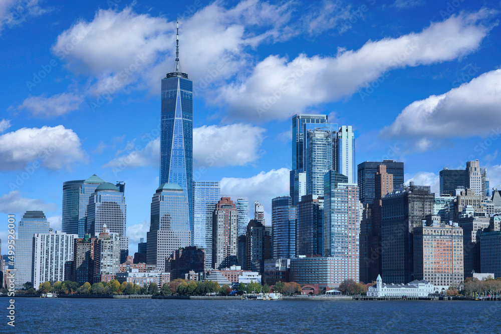 Fototapeta premium New York City skyline viewed from the southern end of Manhattan