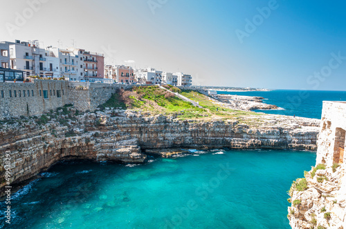 Fototapeta Naklejka Na Ścianę i Meble -  Panorama di spiaggia Lama Monachile a Polignano a Mare