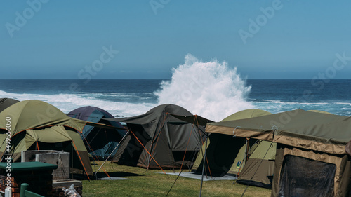 Campingplatz in Storms River im Tsitsikamma National Park an der Garden Route in Südafrika mit hohen Wellen photo