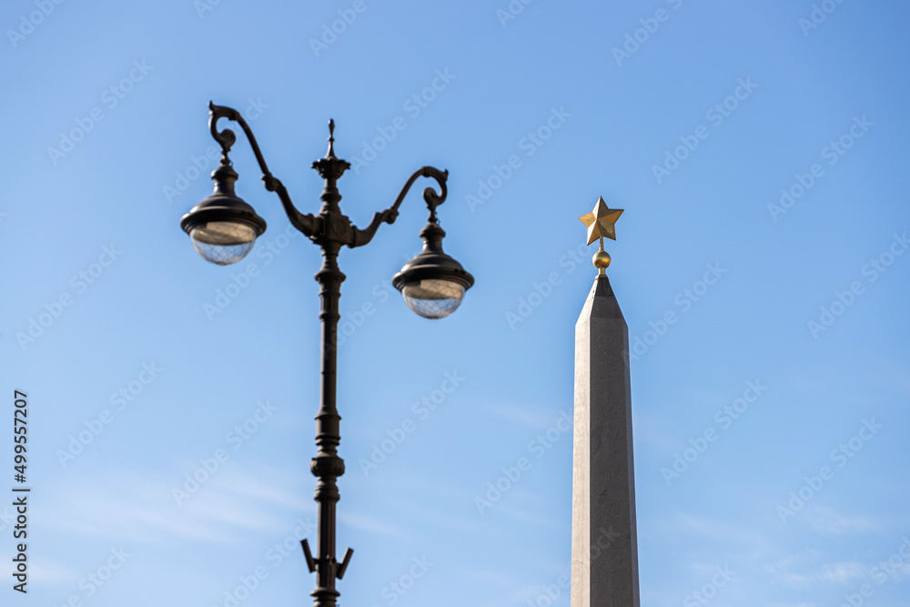 Stella with a Soviet star against the background of a lamppost, St. Petersburg, Vosstaniya Square