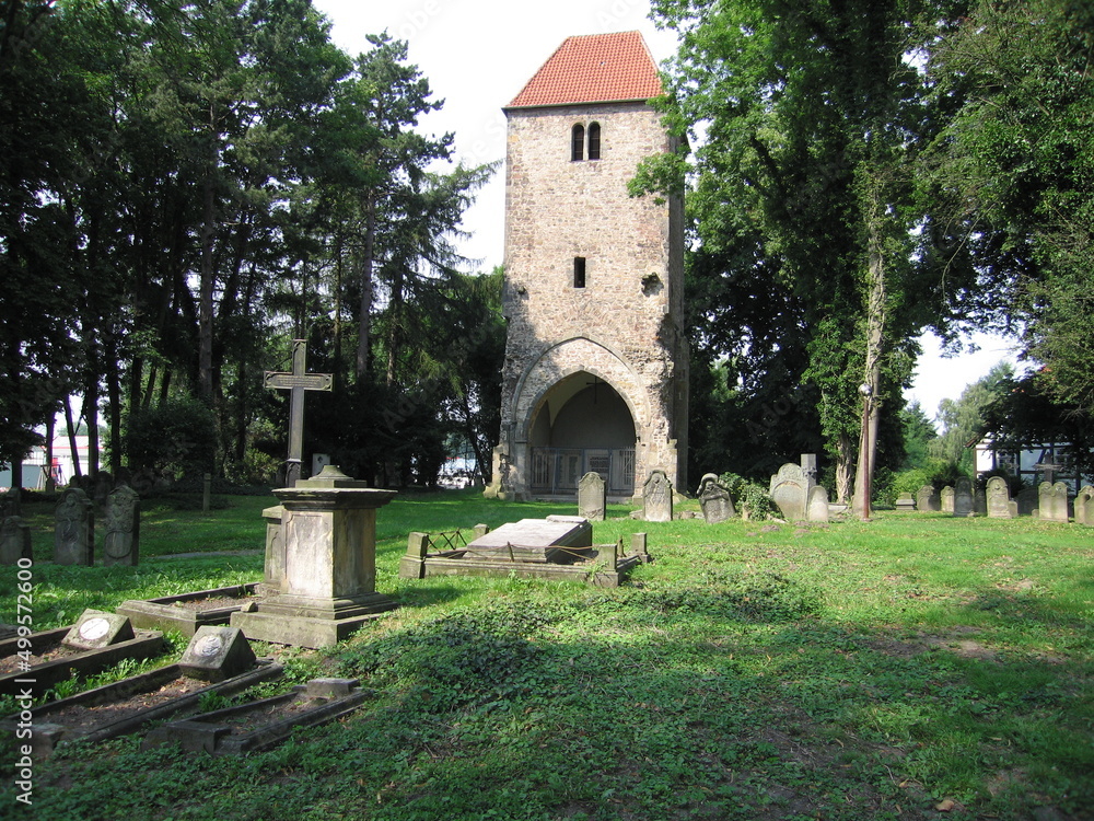Turm auf dem Friedhof von Lemgo