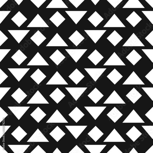 White triangles and rhombuses alternating on a black background. Seamless vector pattern.