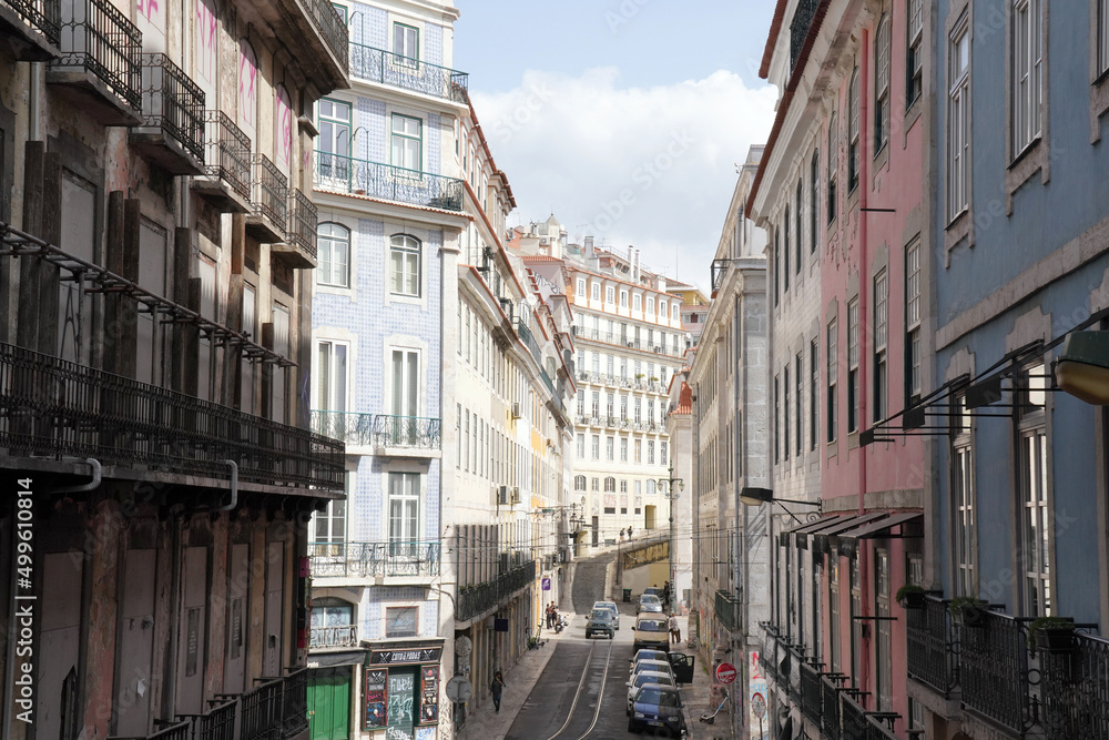 Blick in die Altstadt von Lissabon im Chiado-Quartier