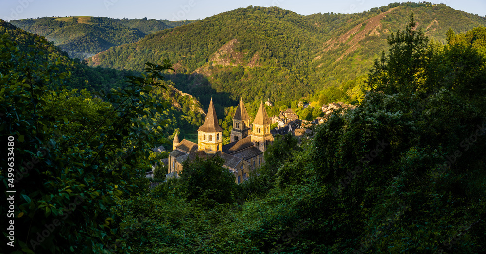 Conques, Le Bancarel, la chapelle Sainte-Foy, la chapelle Saint-Roch, Aveyron, Occitanie, France