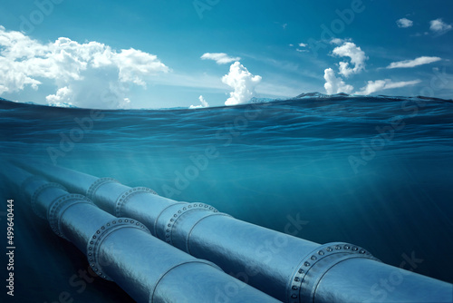 Foto Gas pipeline under water, metal pipes at the bottom of the sea
