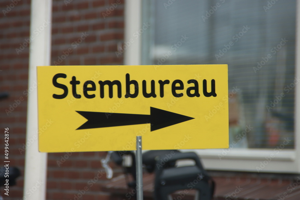 Direction sign to a polling station (stembureau) for the 2022 municipal elections in the municipality of Zuidplas Direction sign to a polling station (stembureau) for the 2022 municipal elections in the municipality of Zuidplas