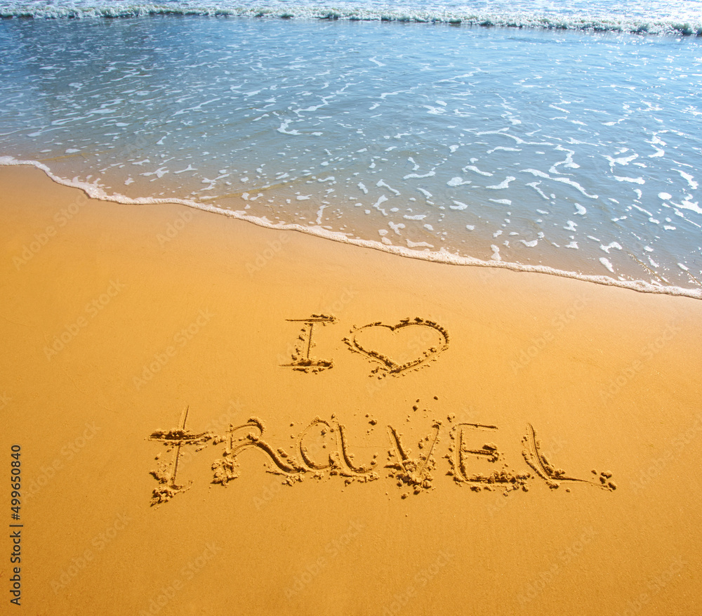 Fototapeta premium handwritten words I love travel on sand of tropical beach