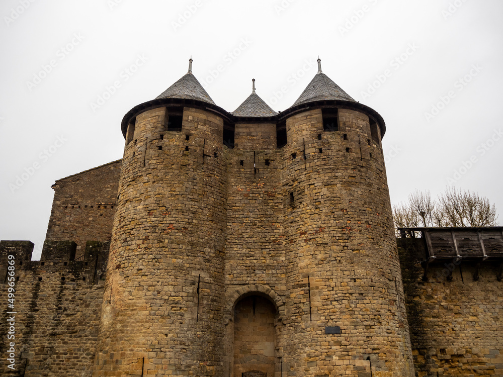 imagen de las torres de entrada del castillo de Carcassonne 