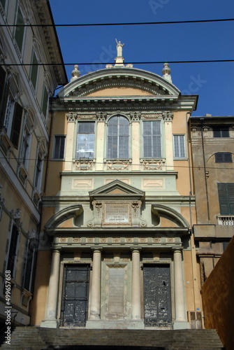 Gênes, Italie, bateaux, port, église, façades colorées, sculpture, grues