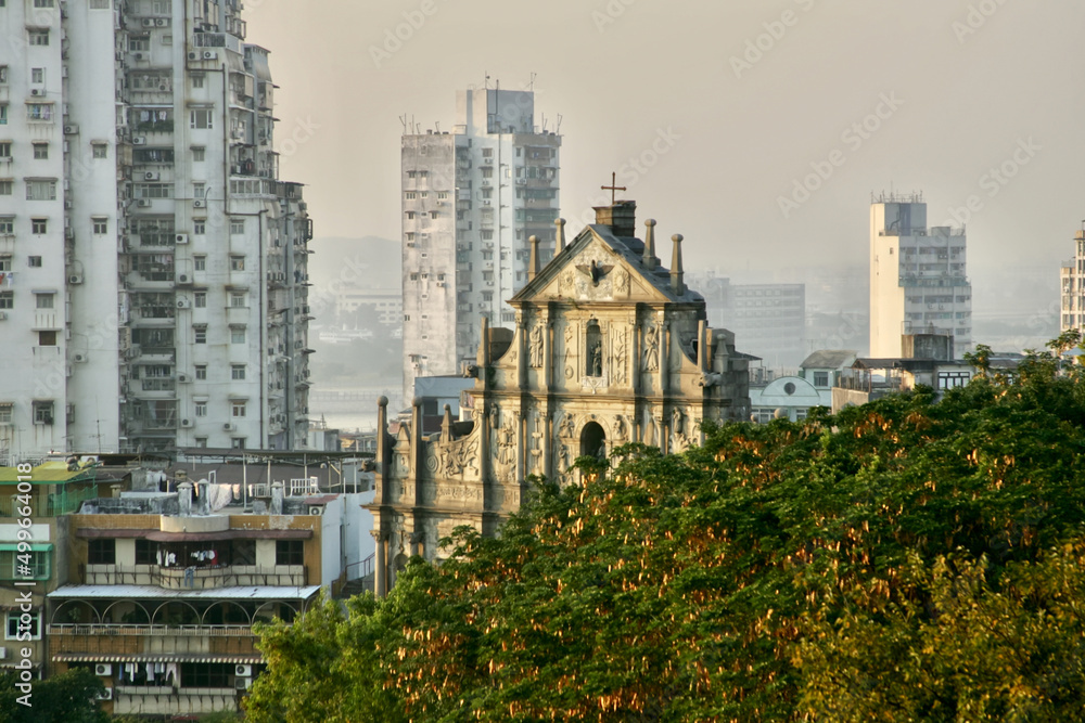 Obraz premium ruin of a church in the city