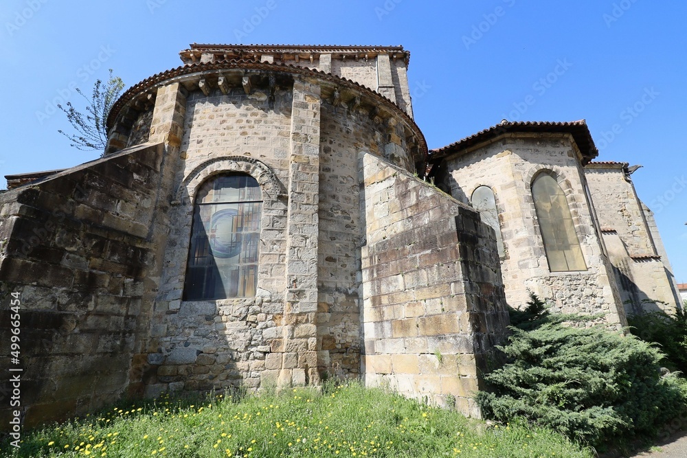 L'église Saint Genès, vue de l'extérieur, ville de Thiers, département du Puy de Dome, France
