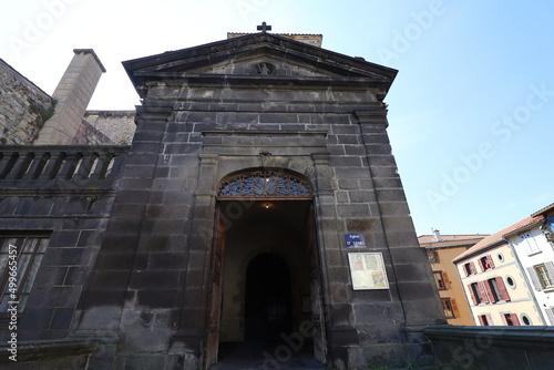 L   glise Saint Gen  s  vue de l ext  rieur  ville de Thiers  d  partement du Puy de Dome  France