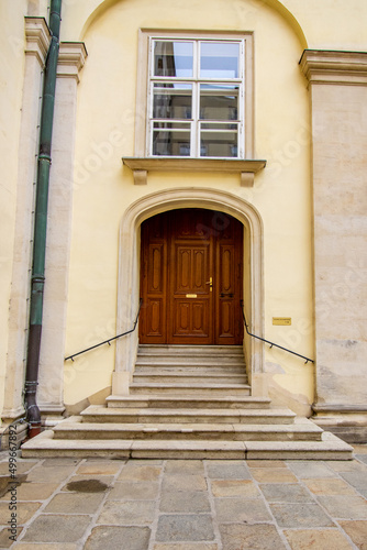Stara architektura drzwi © Piotr Gancarczyk