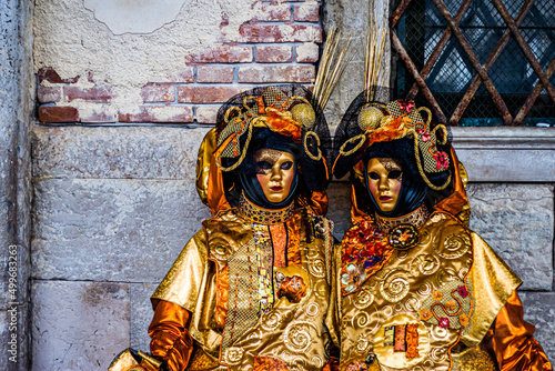 Masken spiel in Venedig photo