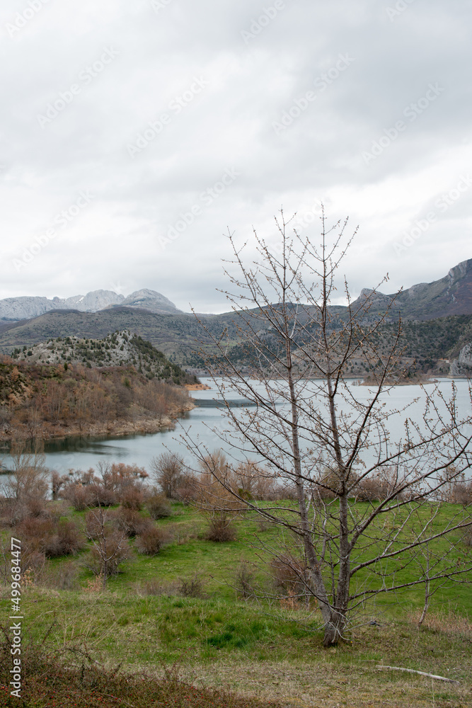 Obraz premium Beautiful landscape at Caldas de Luna, Leon. Water reservoir and nature around. Spain