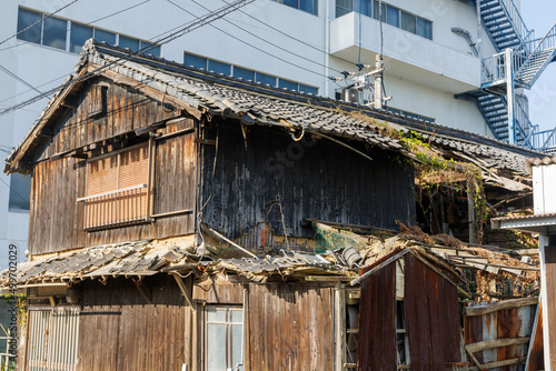 Fototapeta Naklejka Na Ścianę i Meble -  日本の愛媛県今治市の古くて美しい建物