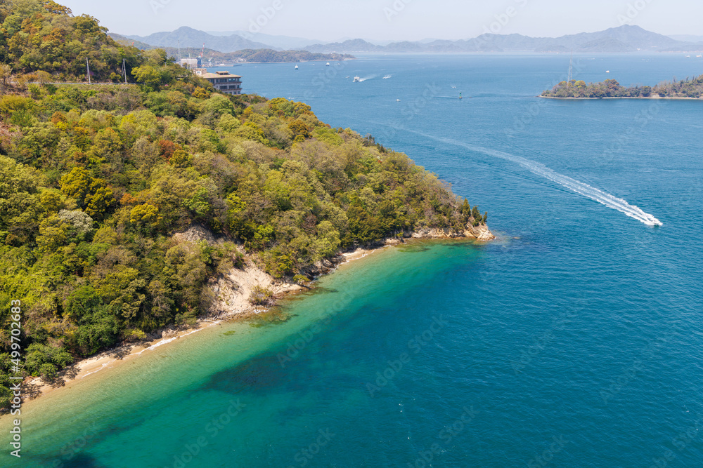 Naklejka premium 日本の愛媛県今治市の小島と馬島の美しい風景