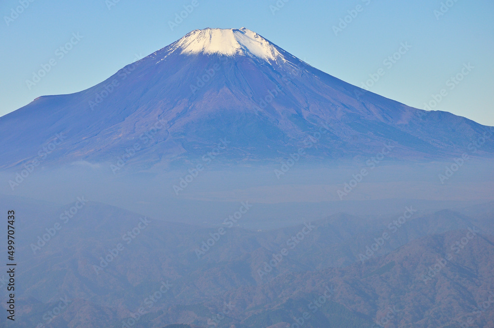 丹沢の檜洞丸より望む初冬の富士山
