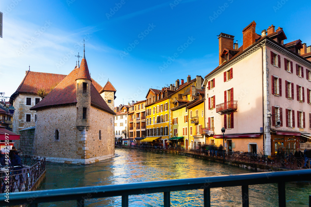 Fototapeta premium Scenic cityscape of old town of Annecy, southeastern France.Medieval city of Annecy with Thiou canal at sunny winter day, Haute Savoie department in Auvergne Rhone Alpes region, France