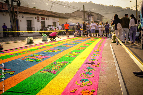 Haciendo alfombras procesionales en Antigua Guatemala