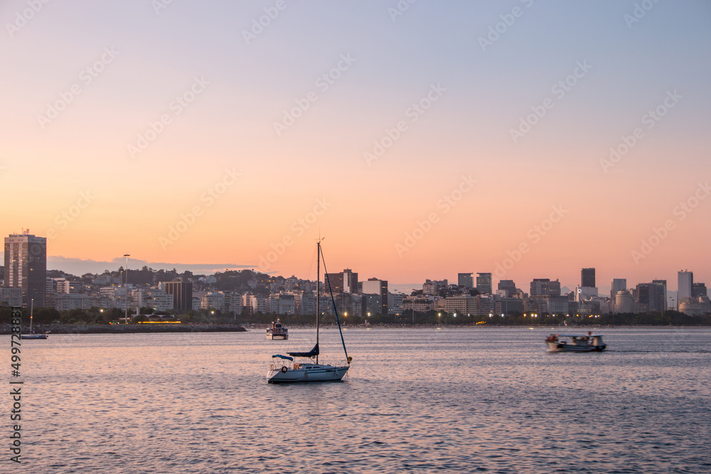 Naklejka premium Sunset seen from the Mureta da Urca in Rio de Janeiro, Brazil.