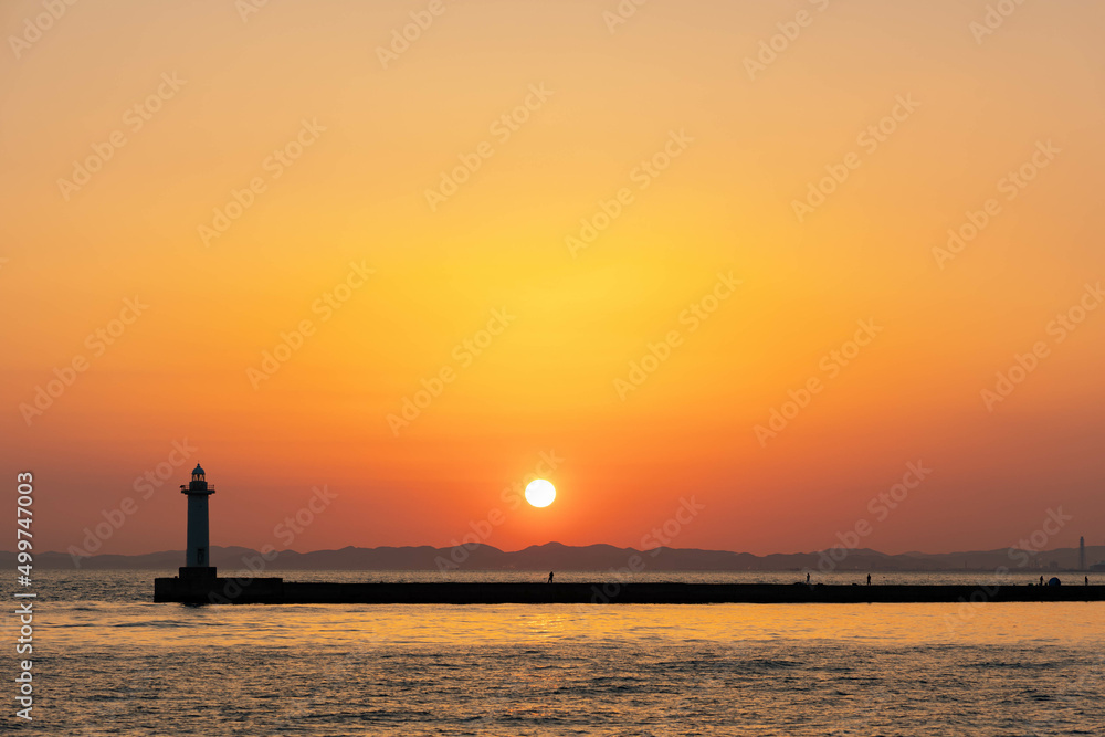 灯台と夕日「新島埠頭人工島」 灯台と夕日「新島埠頭人工島」