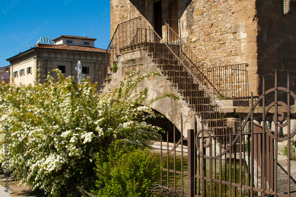 Fototapeta premium Italia, Toscana, la città di Firenze. La torre San Niccolò.