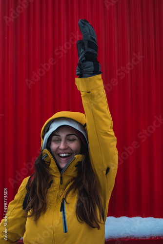 Obraz na płótnie woman facial expression with red background w salonie