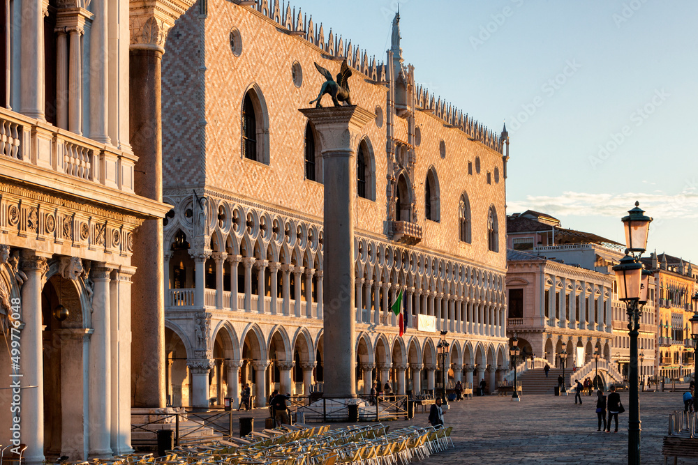 Venezia Molo di Palazzo Ducale con le Colonne di Marco e Todaro