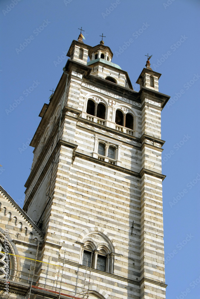 Ville de Gênes, ses façades colorées, porches, sculptures, fontaines, Italie