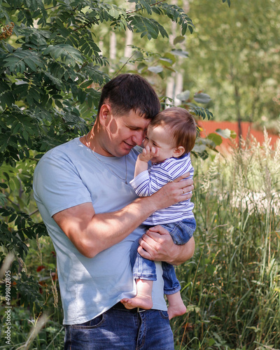 Father hugs his little son against the backdrop of natural nature. Fathers day, fatherhood © Elen Nika