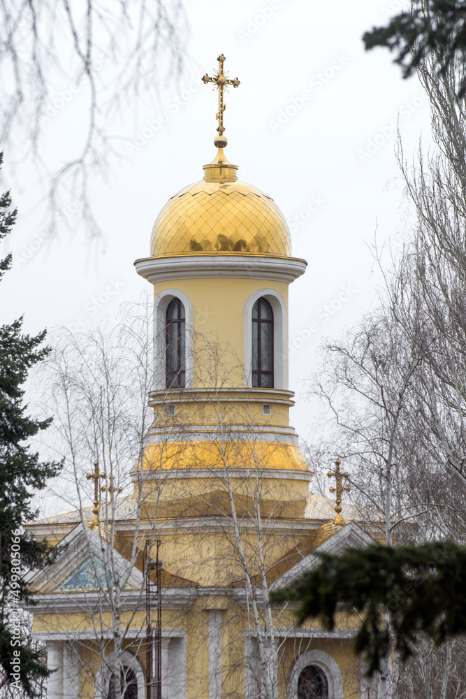 Obraz premium Mykolaiv, Ukraine - April 20, 2022: Chapel of St. Nicholas at the intersection of Admiral and Soborna streets.