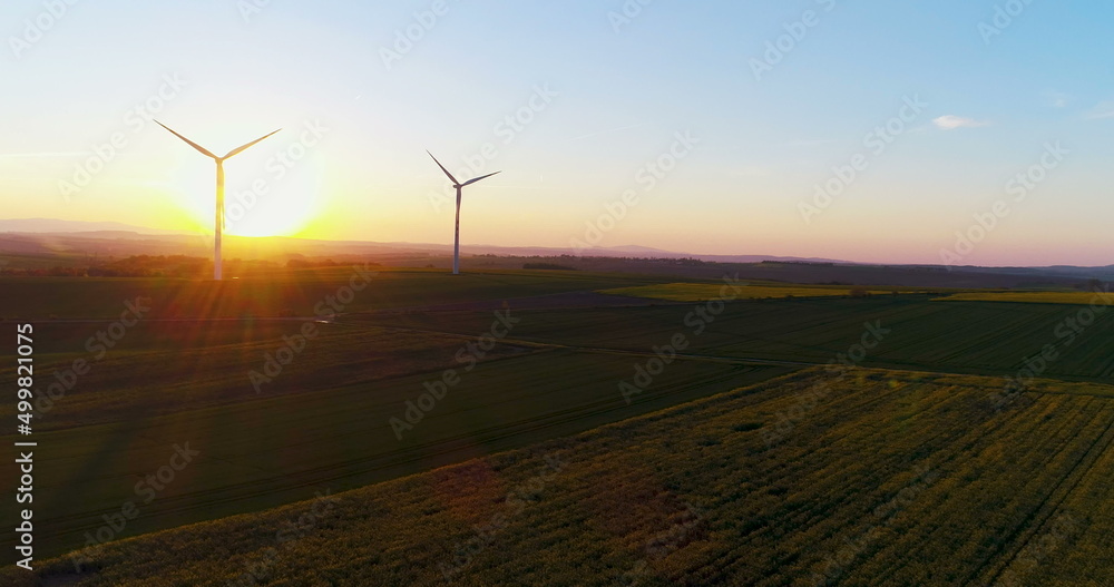 Obraz premium Wind Turbines at dawn